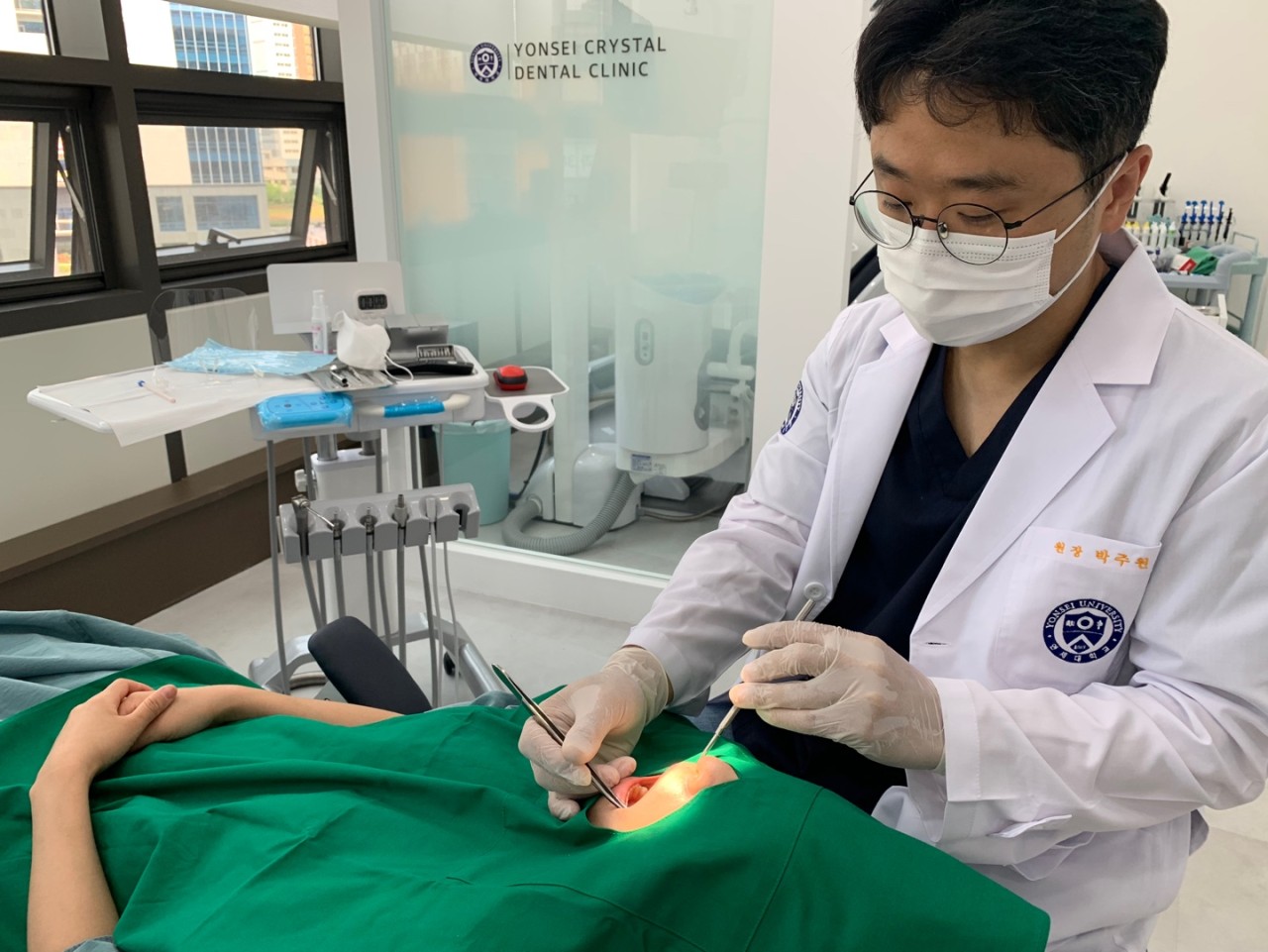 연세크리스탈치과의원 광고
