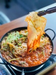 어우렁더우렁 생고기두루치기