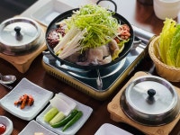 어우렁더우렁 생고기두루치기