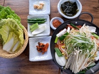 어우렁더우렁 생고기두루치기