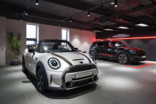 바바리안모터스 MINI 고양전시장