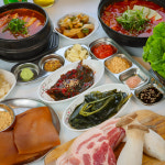 돌담위에흑돼지