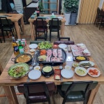 현돈흑돼지앤철판찜비안