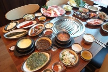 친절한우마을생고기전문점