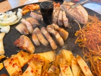 싹쓰리솥뚜껑김치삼겹살 고산점