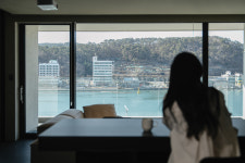 흘로 부산