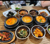 두부마을과돌솥밥일죽점