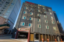 ZARA HOTEL 목포평화광장점