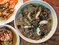 돌담할망 톳 보말 칼국수