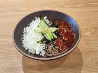 돈까스튀기는형 홍대점