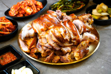 화덕에 구운 금족발