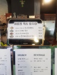 물가에 심기운 카페
