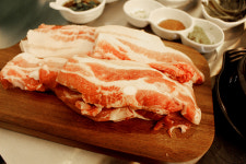 돼지83