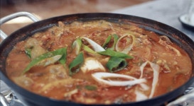 남일관