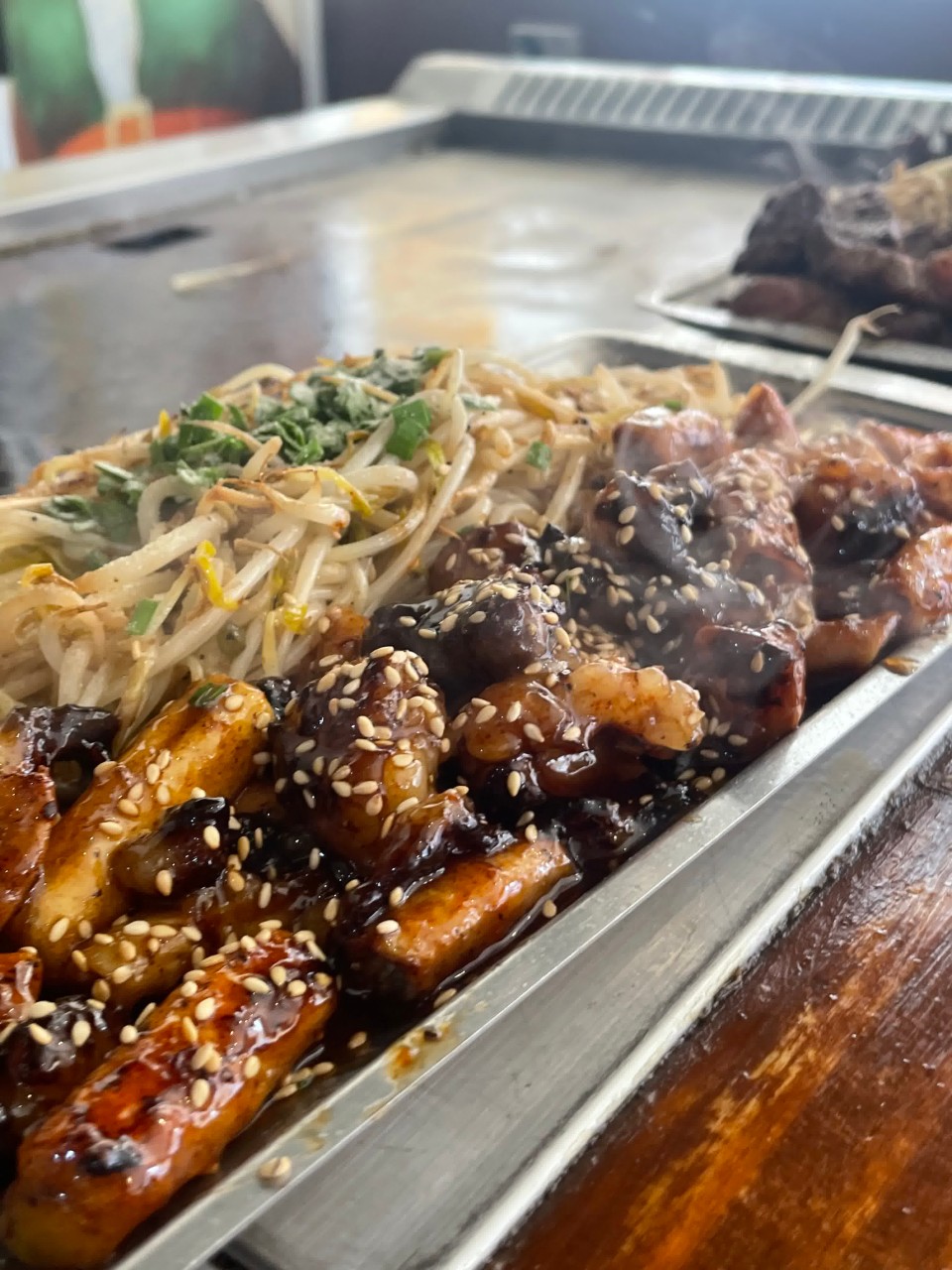 직접 불판에서 구워주시는 고기