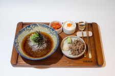 온천하다
