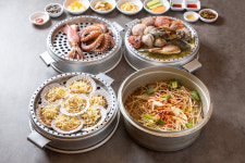 욱이네 불타는 조개구이&전골