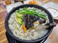 산야초능이칼국수
