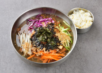 참나무도토리막국수