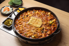 홍춘천치즈닭갈비 W스퀘어점