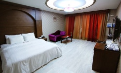 럭스호텔 & 펜션