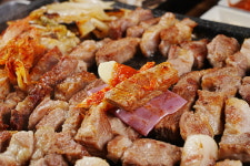 돈벼락김치삼겹살 장안동본점