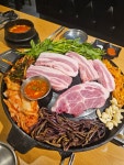 온유월솥뚜껑삼겹살 본점