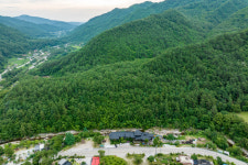 강원도계곡펜션 산에언덕에