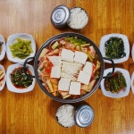 초가집순두부보리밥