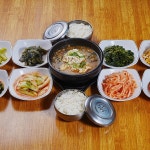 초가집순두부보리밥