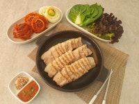 오늘도 복돼지 보쌈족발