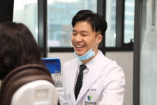 웃자치과교정과치과의원