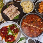 고향보쌈칼국수 용봉점