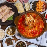 고향보쌈칼국수 용봉점