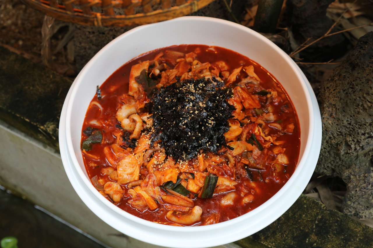 新羅製麺 シルラチェミョン 安国店の写真1