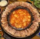 무쇠김치삼겹 홍대점