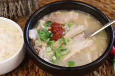 꽃다림 돼지국밥