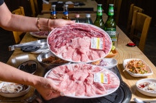 뚱이네온새미로정육식당