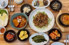뜰아래채