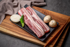 진짜무쇠솥뚜껑삼겹살 상돈