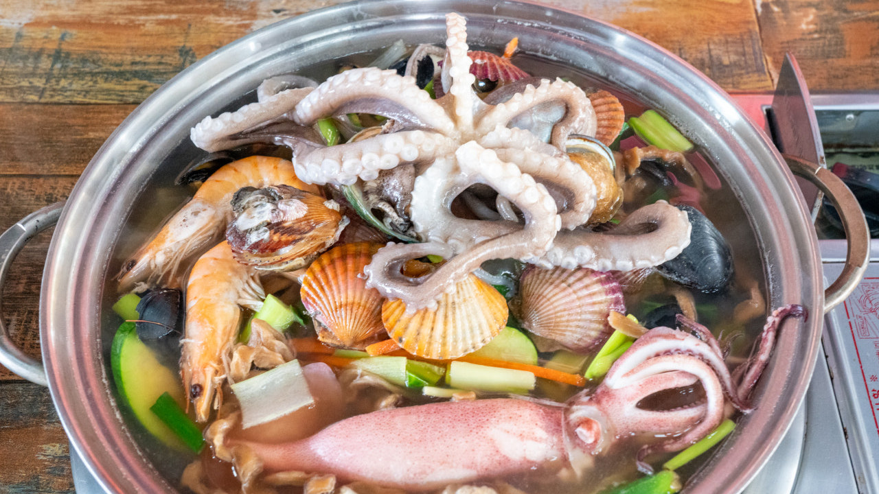 도토리 바지락손칼국수