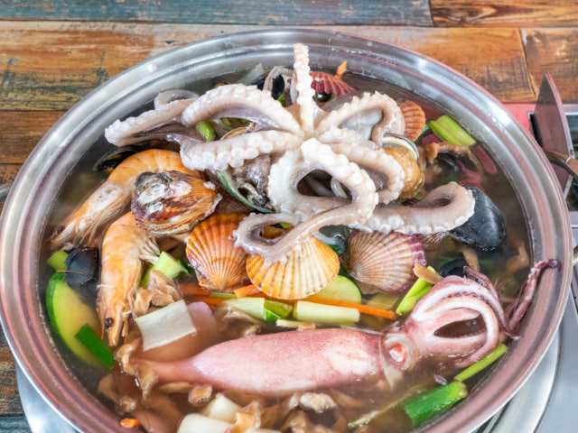 도토리 바지락손칼국수
