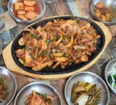 염소와 오리 < 미소식당 >