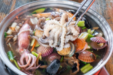 도토리 바지락손칼국수