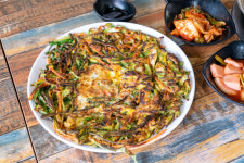 도토리 바지락손칼국수