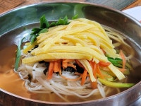 장비빔국수와 굴국밥 보쌈