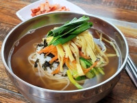 장비빔국수와 굴국밥 보쌈