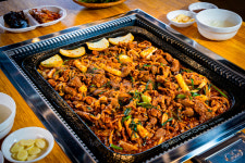 황금오리주물럭돌판구이