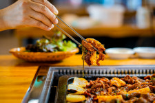 황금오리주물럭돌판구이