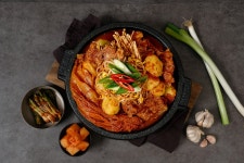 돈뼈랑감자탕&묵은지뼈찜